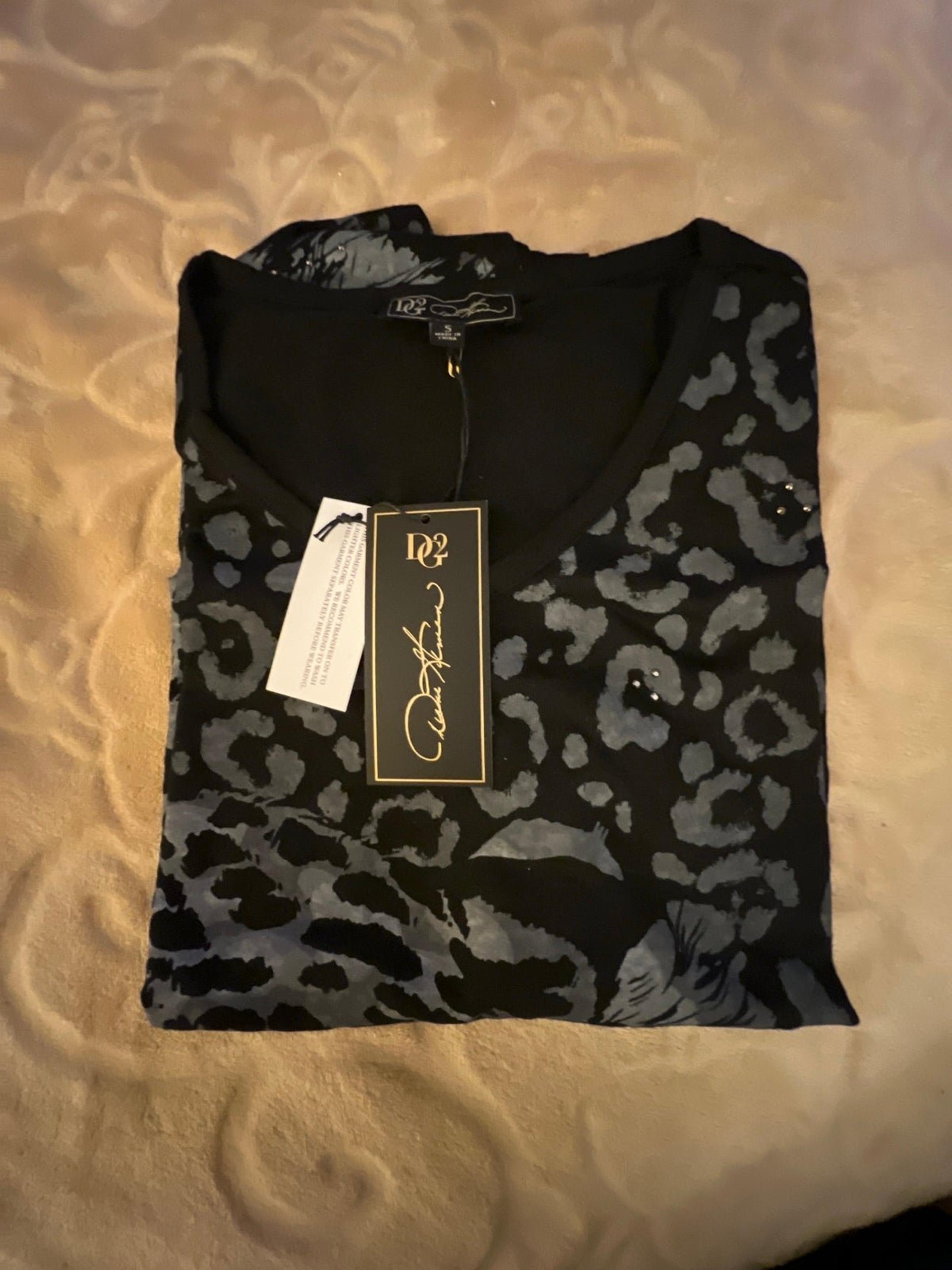 DG2 by Diane Gilman black animal print Tee - S