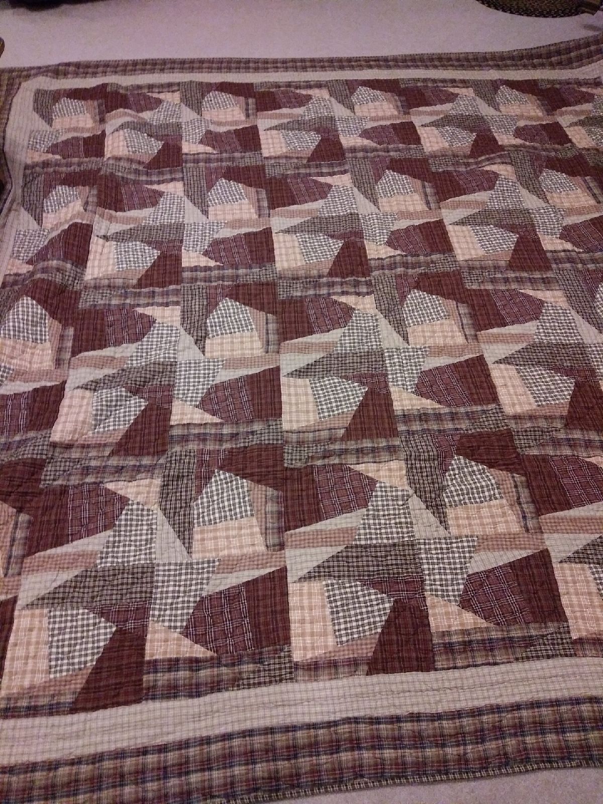 BRAND NEW QUILT 94 X 96 NO RETURNS)