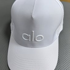 NWT Alo yoga District Trucker Hat
