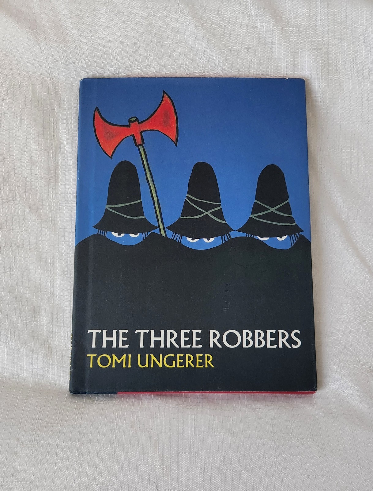 The 3 Robbers Tomi Ungerer Methuen and Co Ltd 1987 VTG Hardcover ISBN 0-689-3139