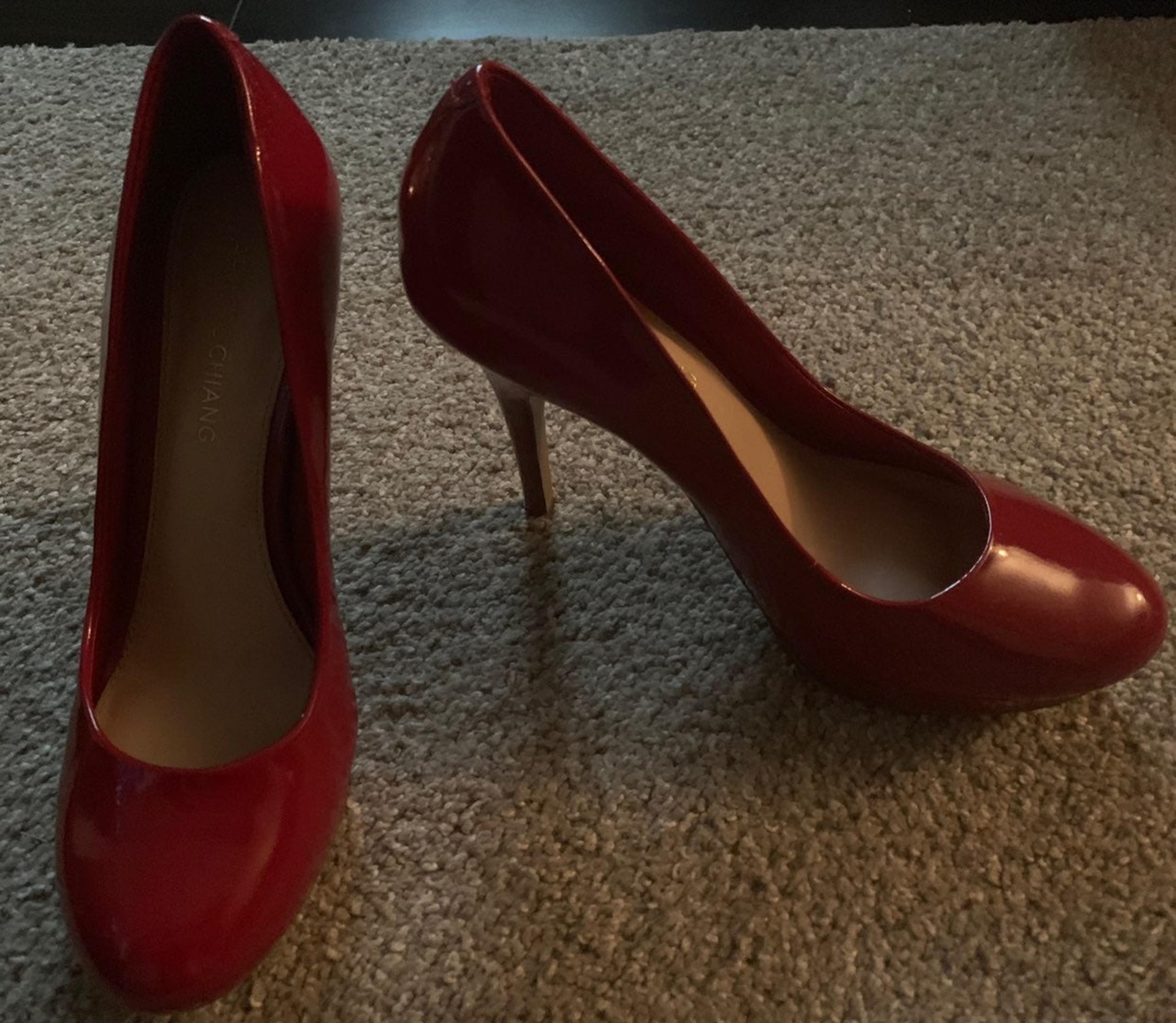 ARTURO CHIANG PUMPS. Size 8.
