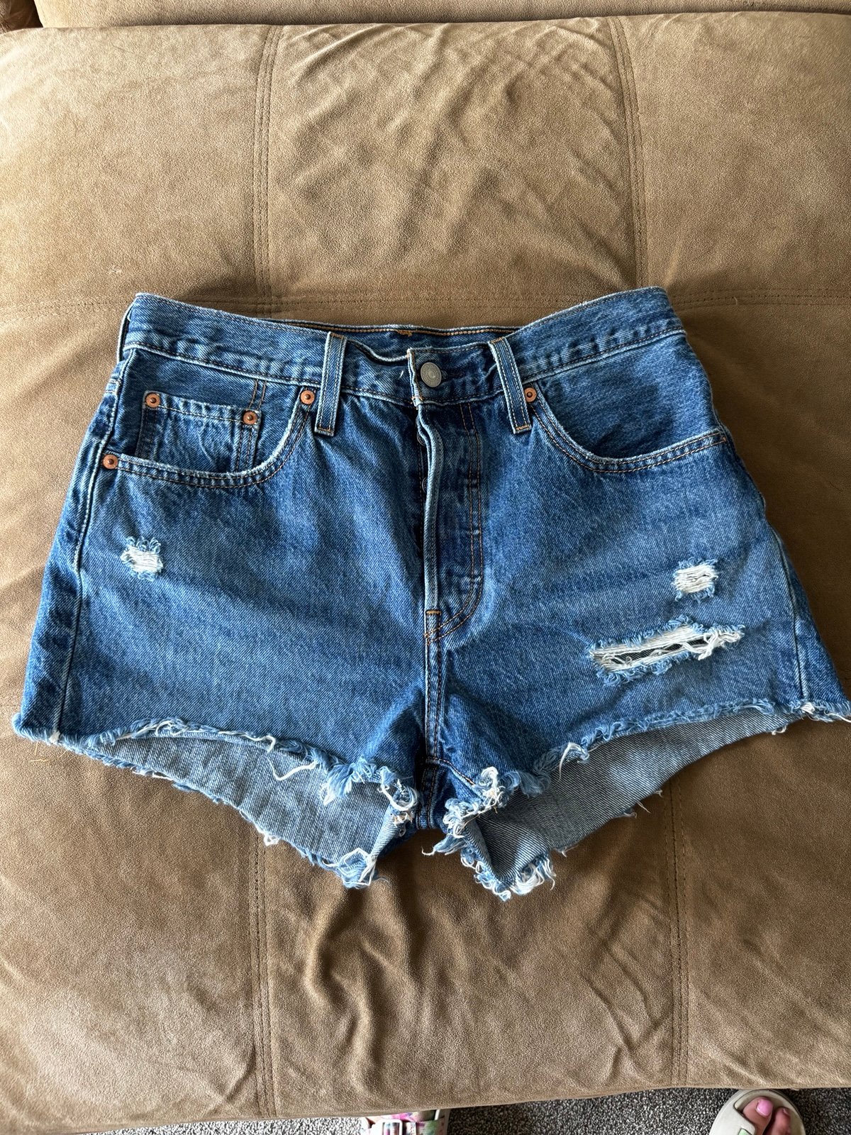 Levis denim shorts size 28