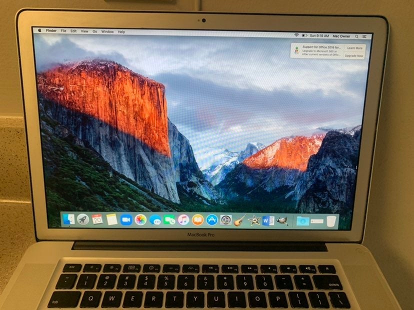 2009 shops MacBook Pro 15 inch , 500gb HD 8GB (PERFECT FOR HOME STUDIO)