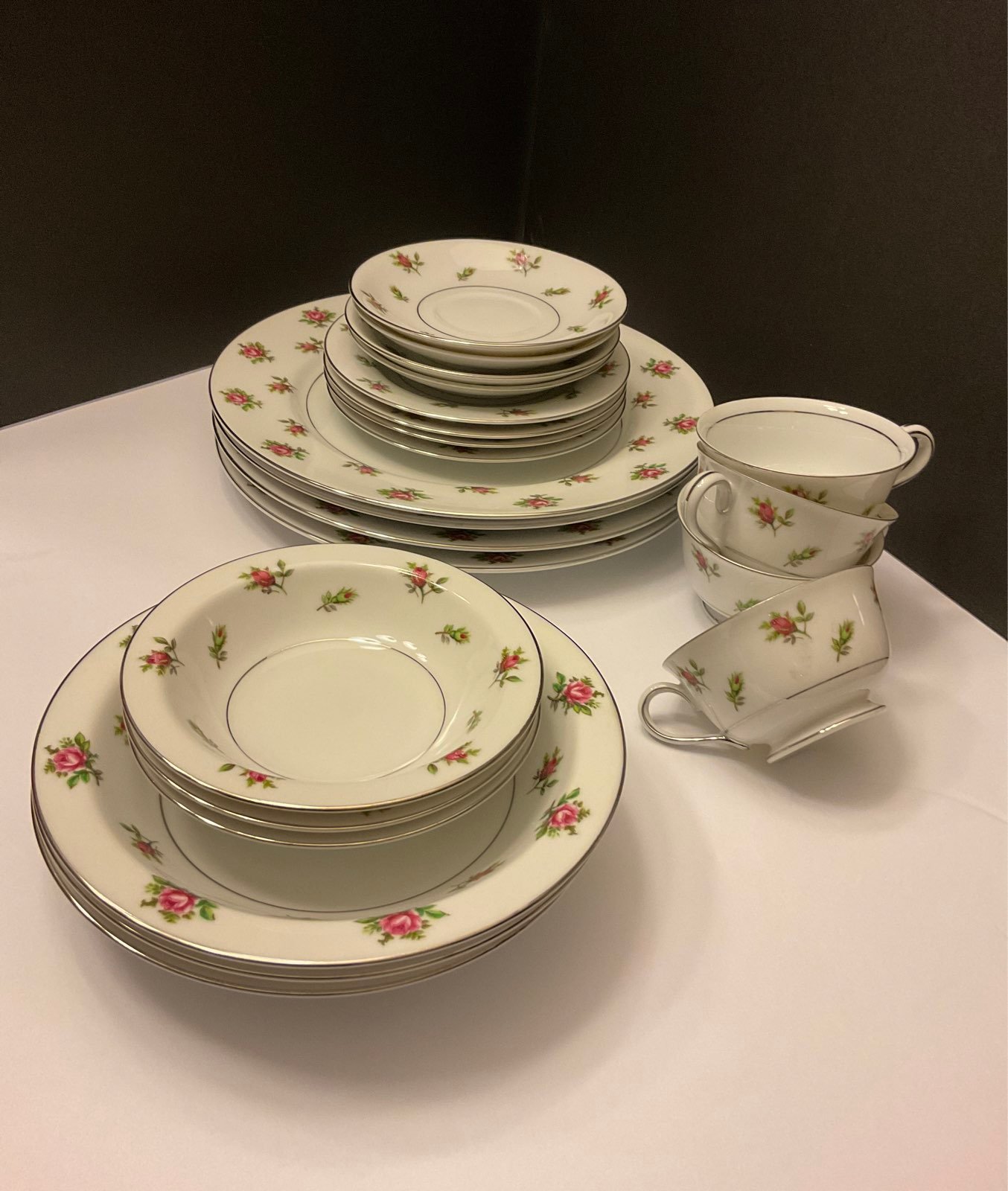 22 piece china setting