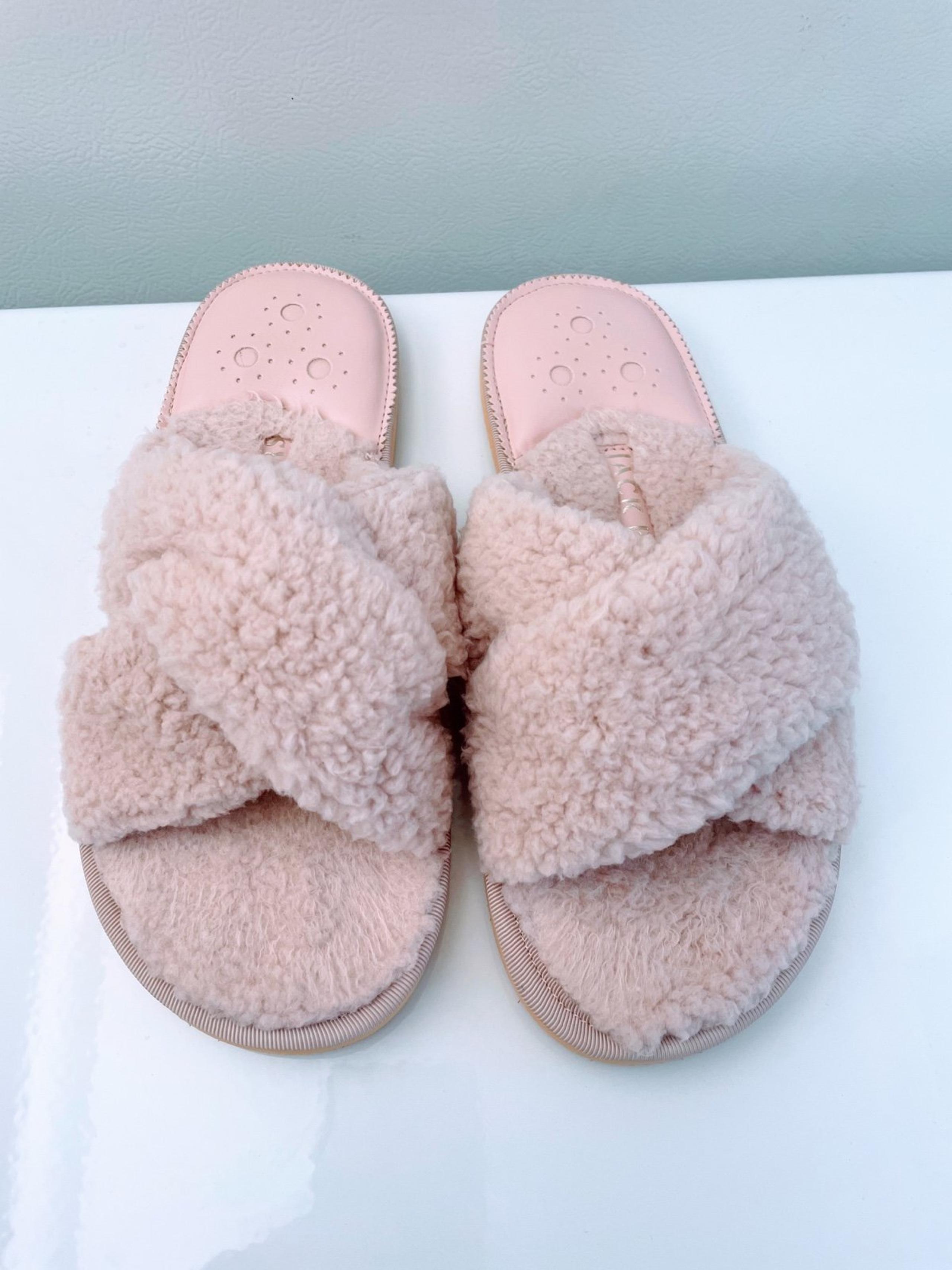 Jack Rogers Women's Size 9 SLOAN Faux Fur Pink X-Band Open Toe Flat Slippers