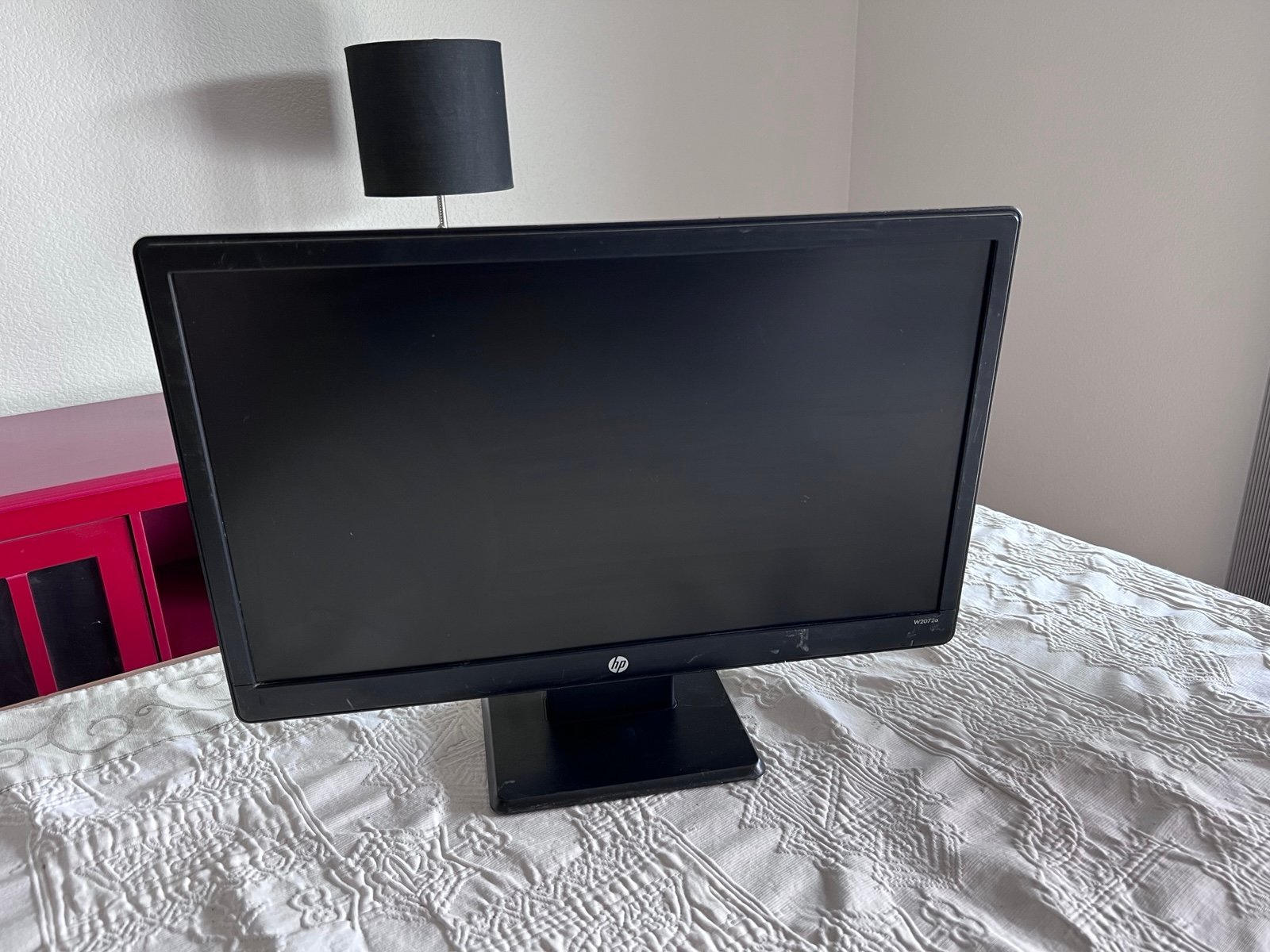HP W2072a LCD Monitor 20” LED Backlit 1600x900