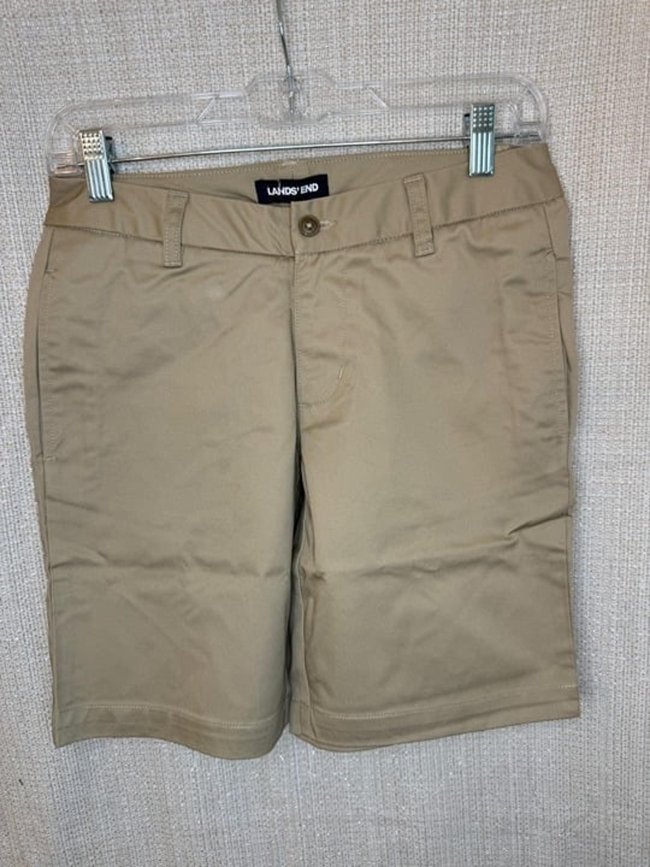 Lands' End NWOT women’s khaki shorts size 3