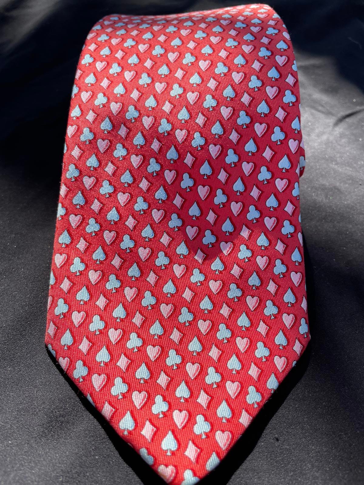 Vineyard vine full tie hearts and spades