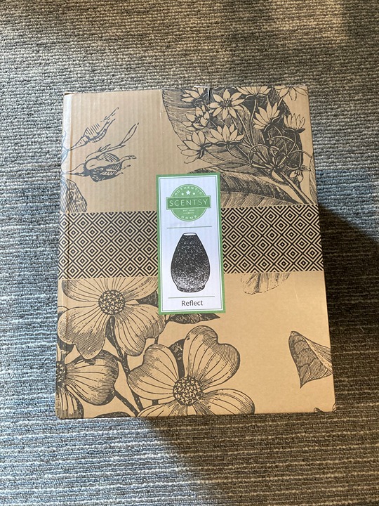 Scentsy “Reflect” Diffuser Shade Only (New in Box)