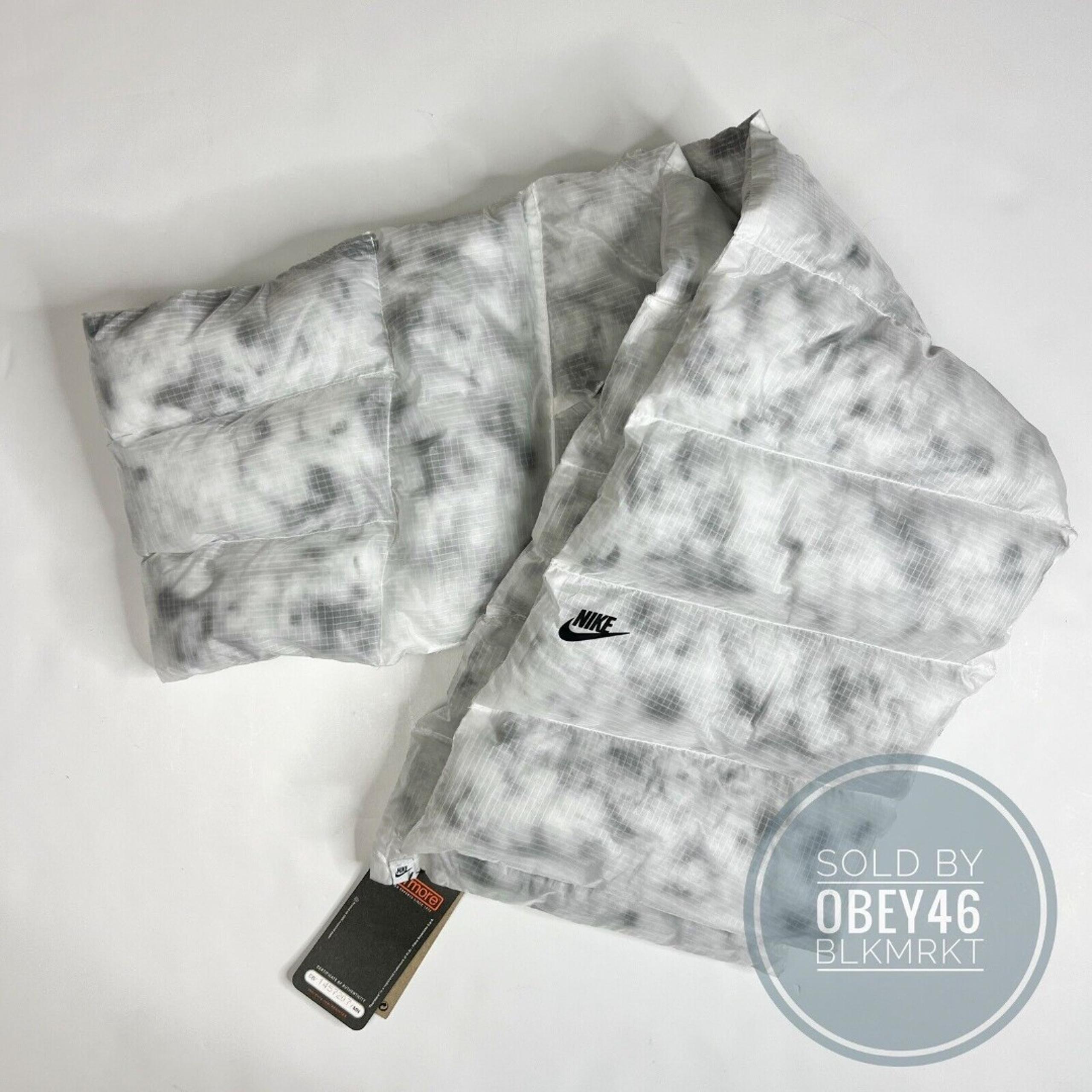 Nike Therma-FIT Insulated Down Wrap Neck Scarf One Size White Cool grey