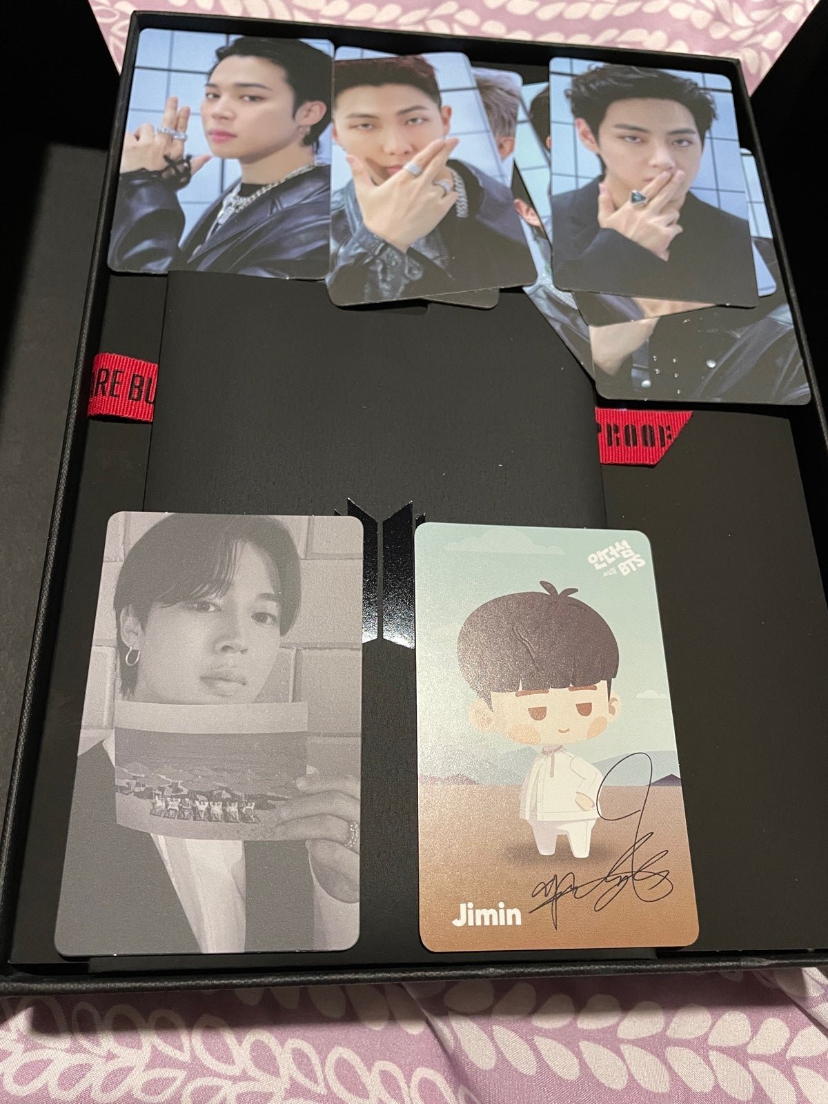 Proof album with Jimin pc and in the seom no postcard