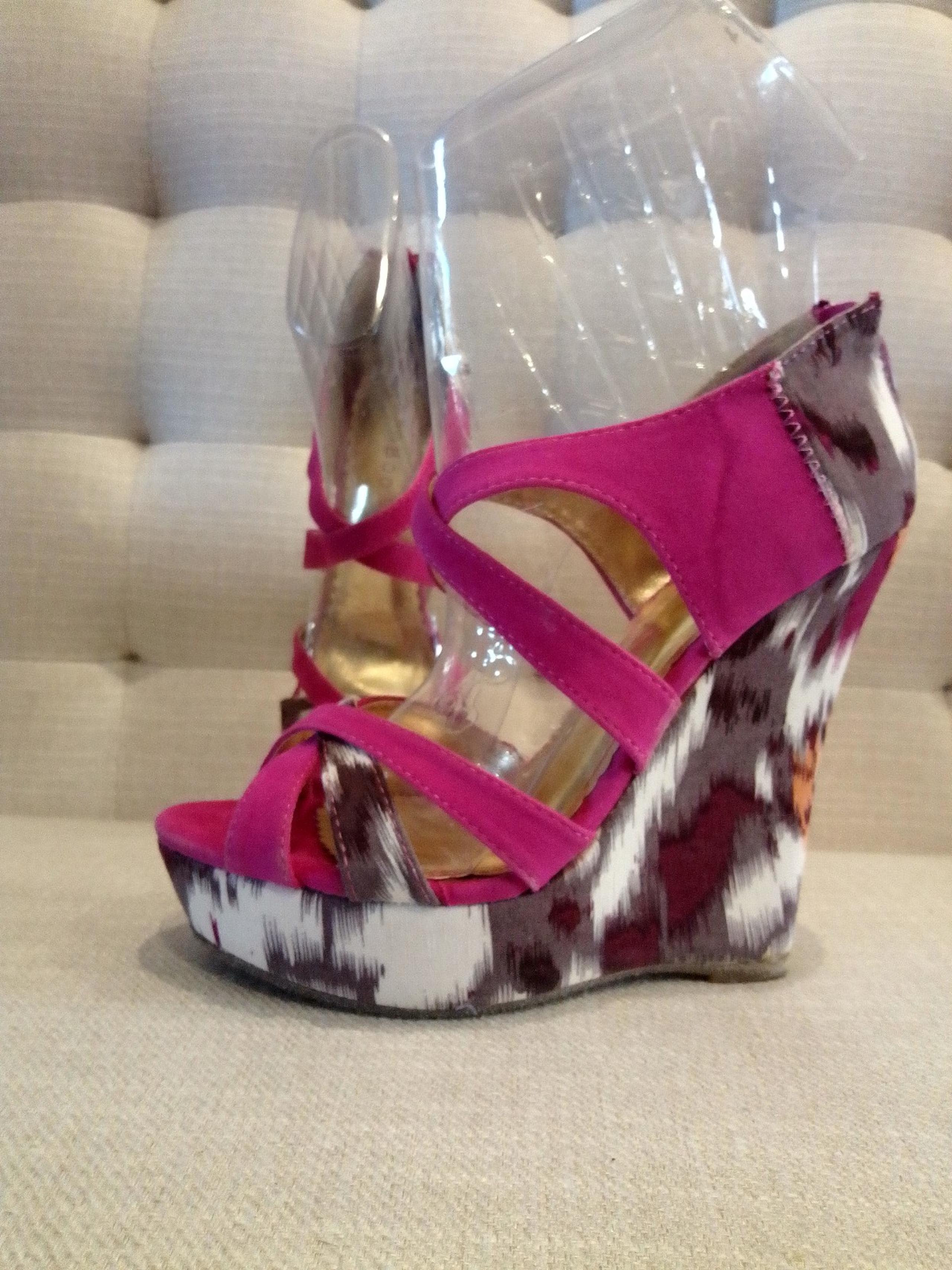 Bamboo Women's Hot Pink Abstract Print Pompey 5.5" Wedge Heels US Size 7.5