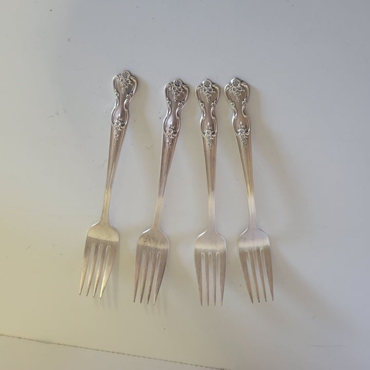 Vintage Set Of 4 Wm Rogers & Co Extra Plate Inspiration-Magnolia Silver-Plated S