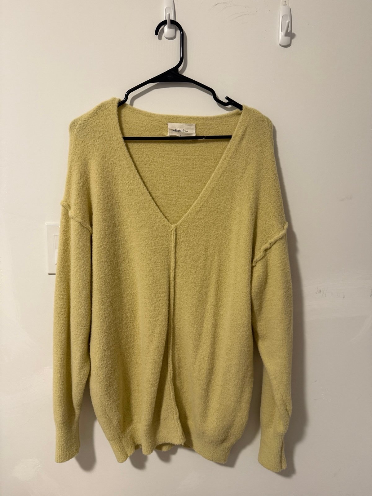 Aritzia Wilfred Hush Knit V-neck Sweater