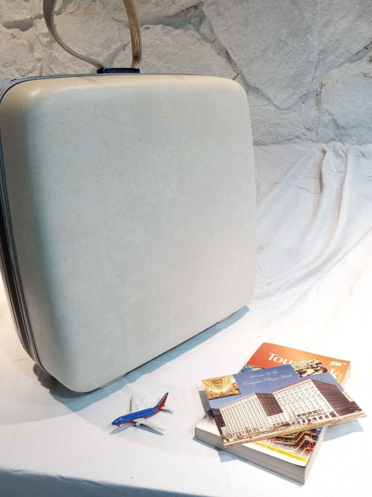 Vintage Samsonite Silhouette White Hard Shell Luggage