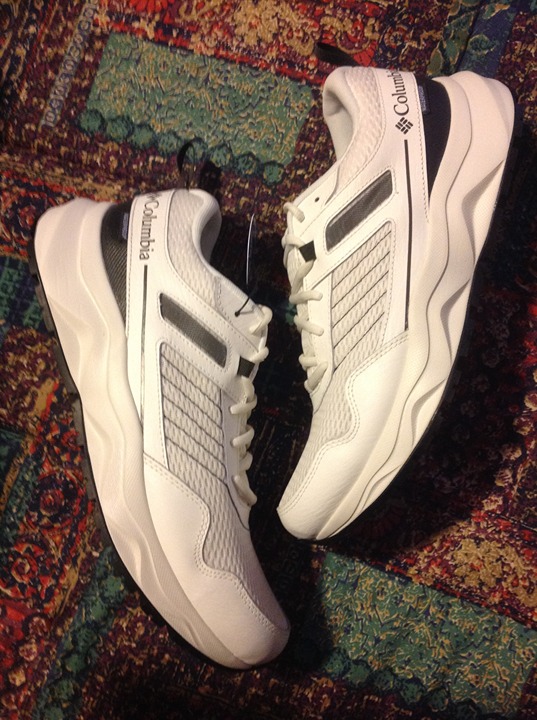 Columbia Men's Plateau White & Black Waterproof Sneakers - 11.5 - New in Box