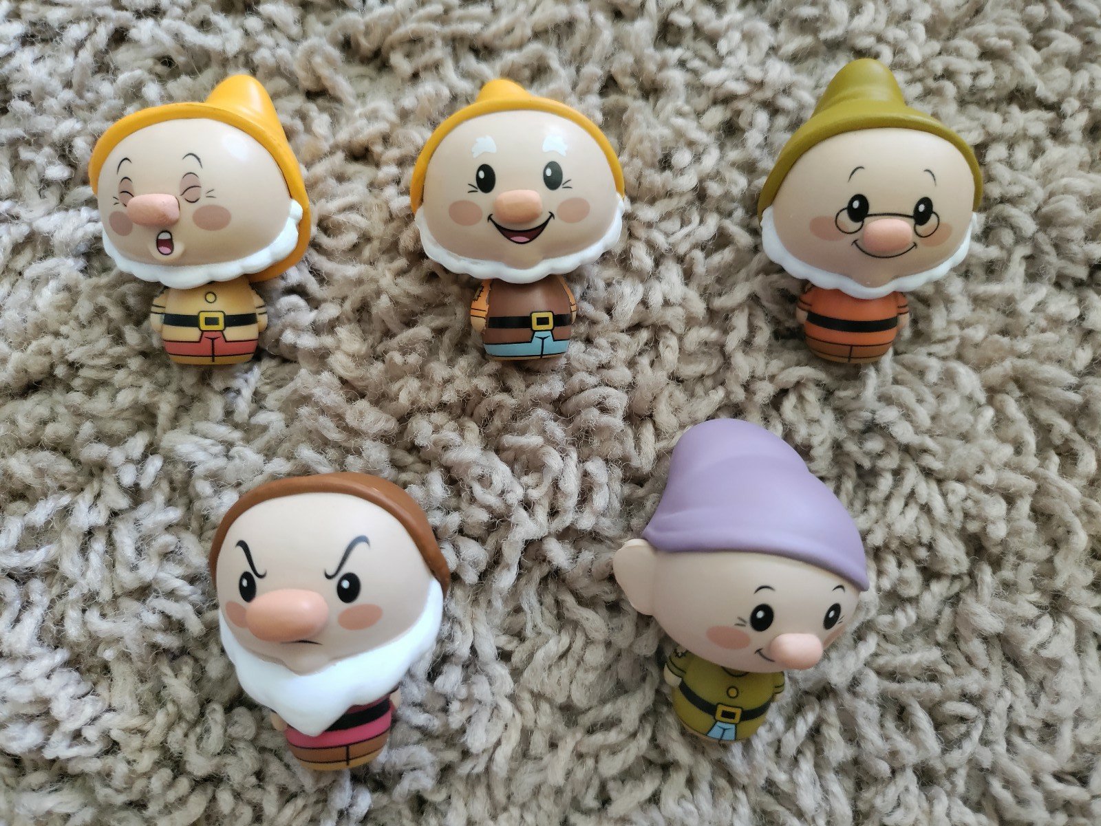 Snow White Dwarfs