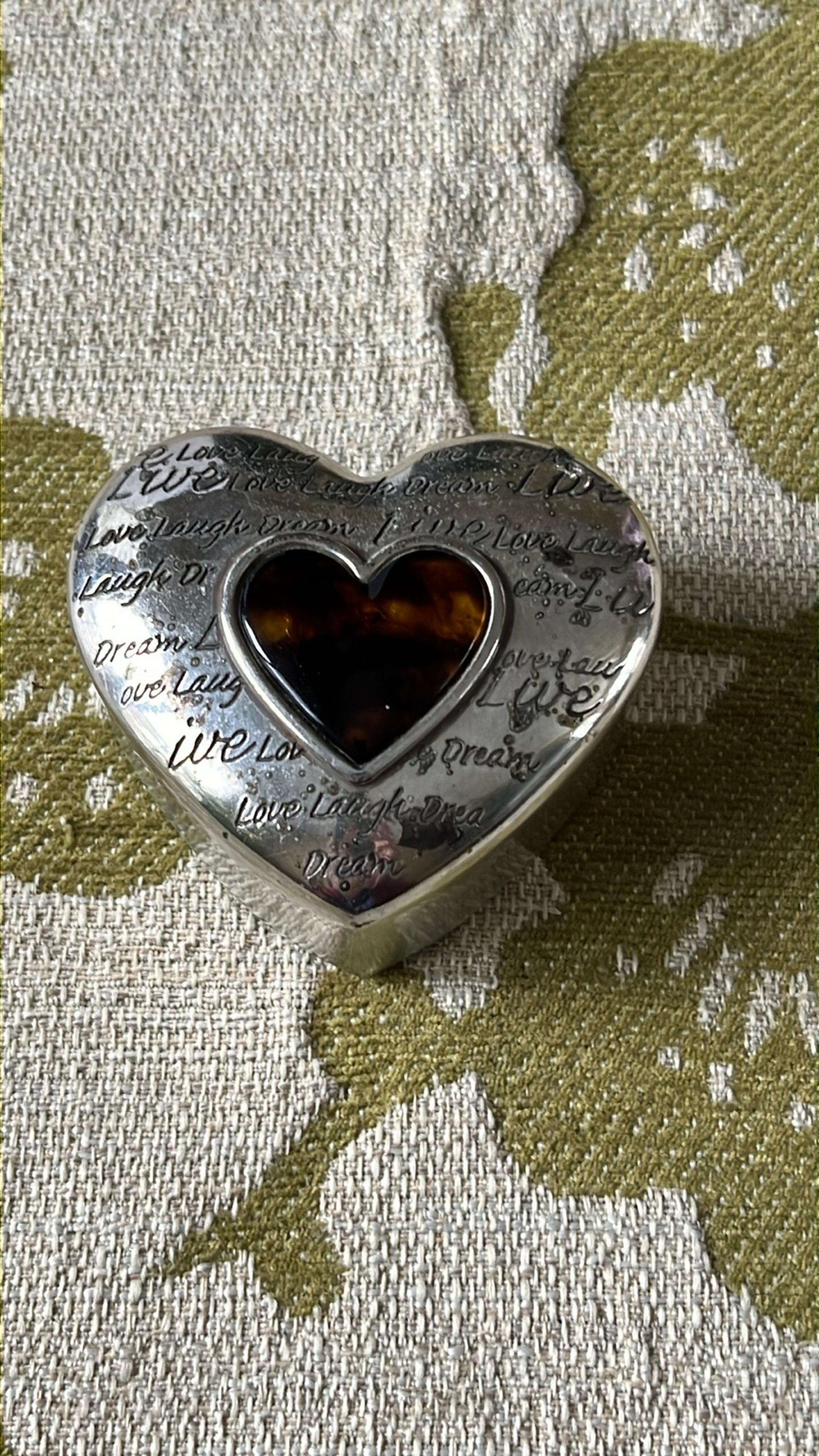 Brighton Damascus Rose Scented Heart Candle