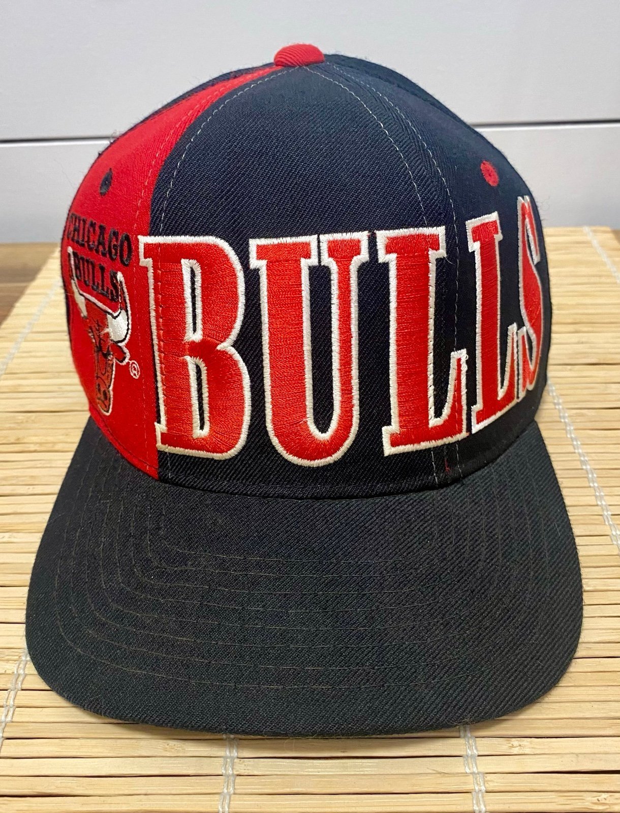 Vintage 90s Chicago Bulls Logo NBA Starter TriPower Snapback Adult Cap Hat Black