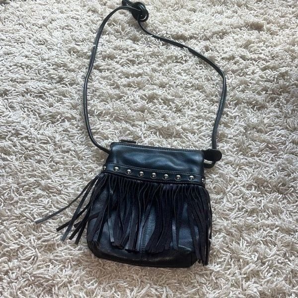 ILI Leather Medium Fringed Saddle Black Crossbody Bag