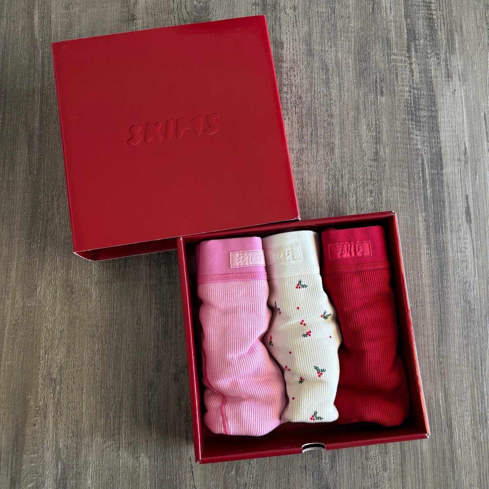 New Skims Women’s boxers set