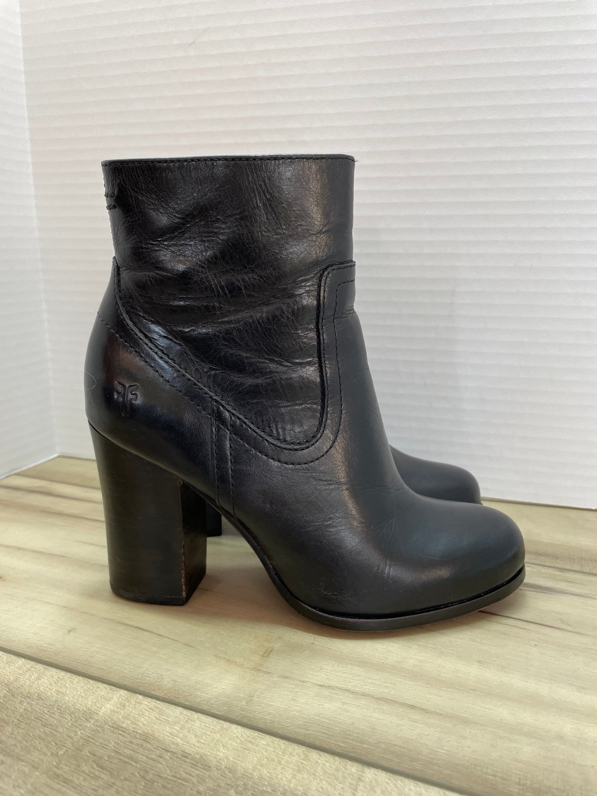 Frye Essa Parker side zip leather ankle boot 7.5