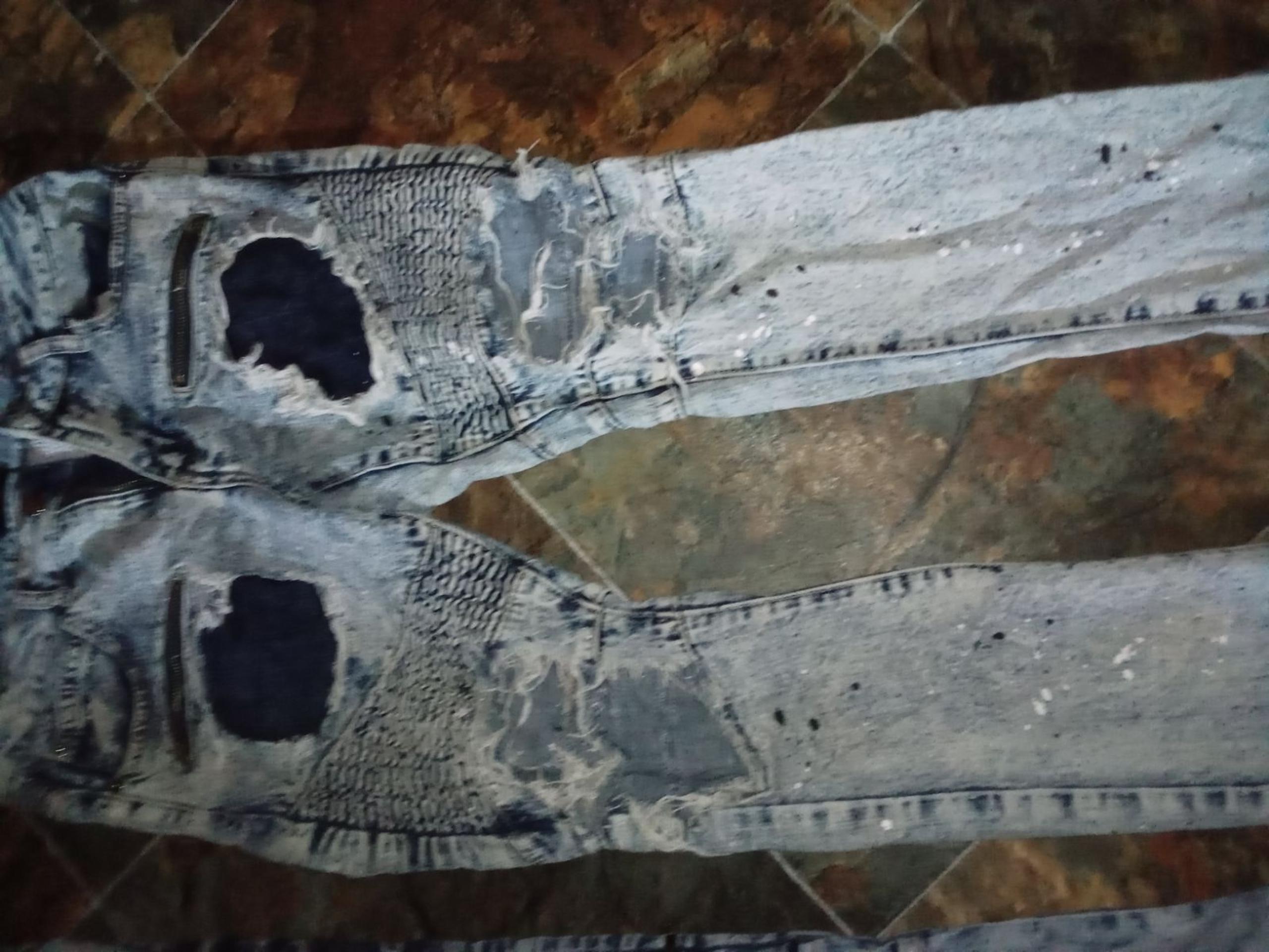 GREAT CONDITION..MENS RUE 21 JEANS