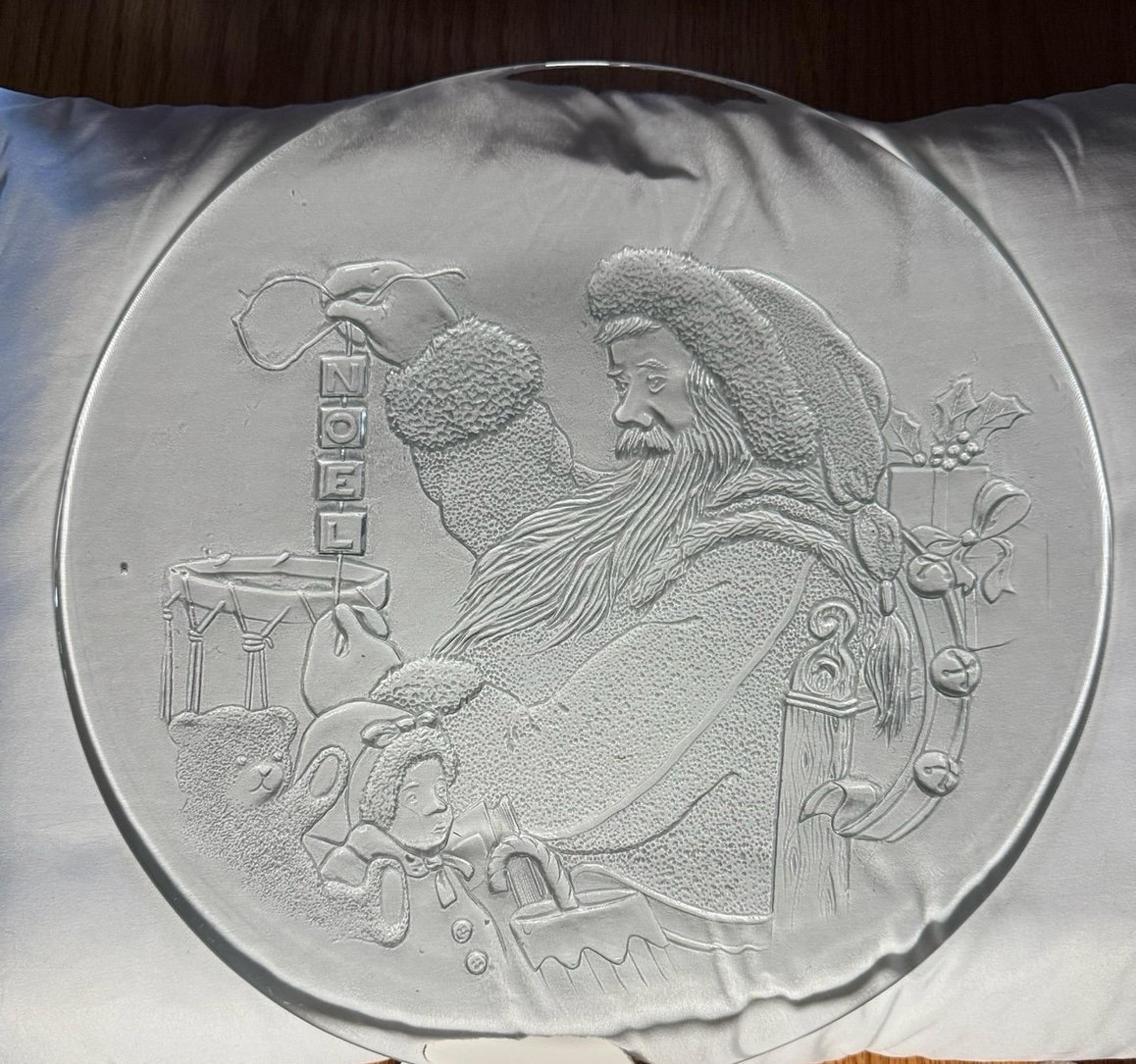 Santa NOEL Libbey Vintage Clear Glass Round Christmas Platter Embossed