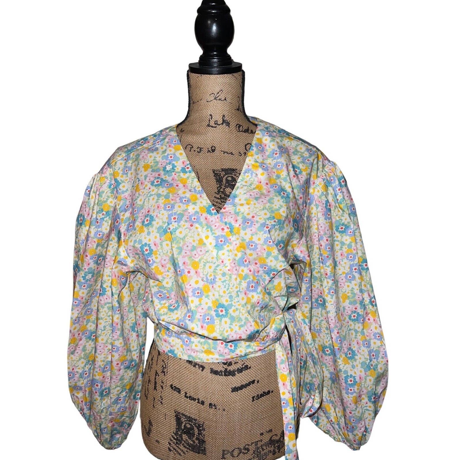 LOVERS + FRIENDS YELLOW PINK BLUE FLORAL CROPPED WRAP BLOUSE TOP M PUFFY SLEEVES