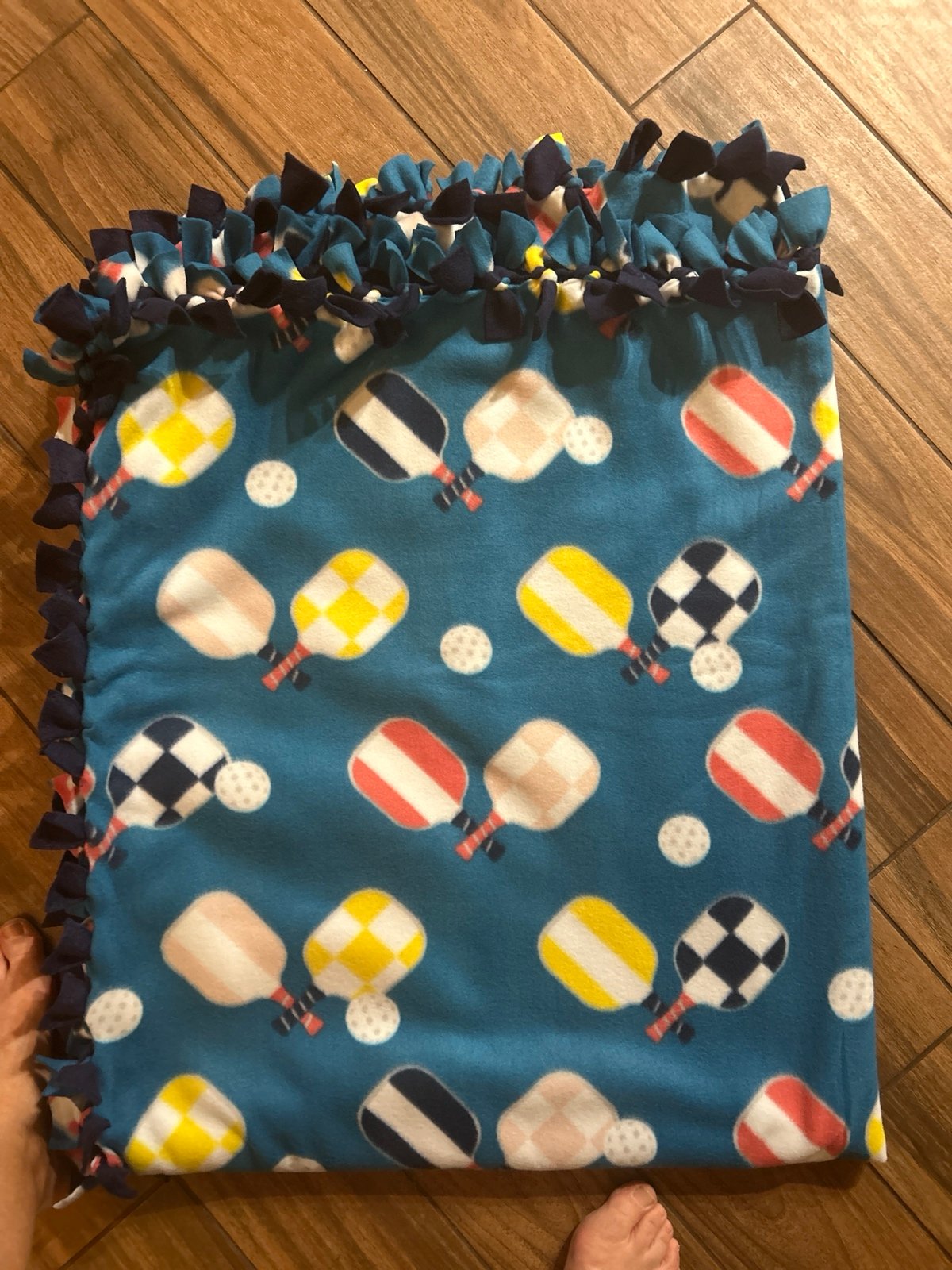 Paddleball fleece no sew blanket