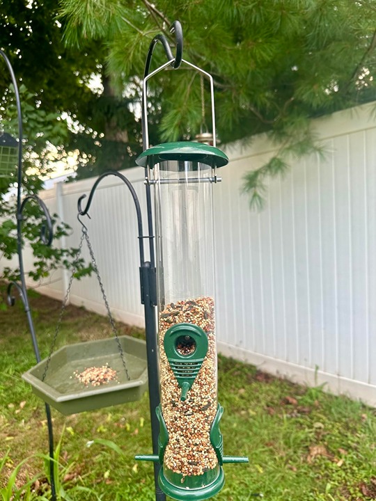 Gray Bunny Metal Bird Feeders for Outdoors Hanging, 6-Port Metal Bird Feeder Tub