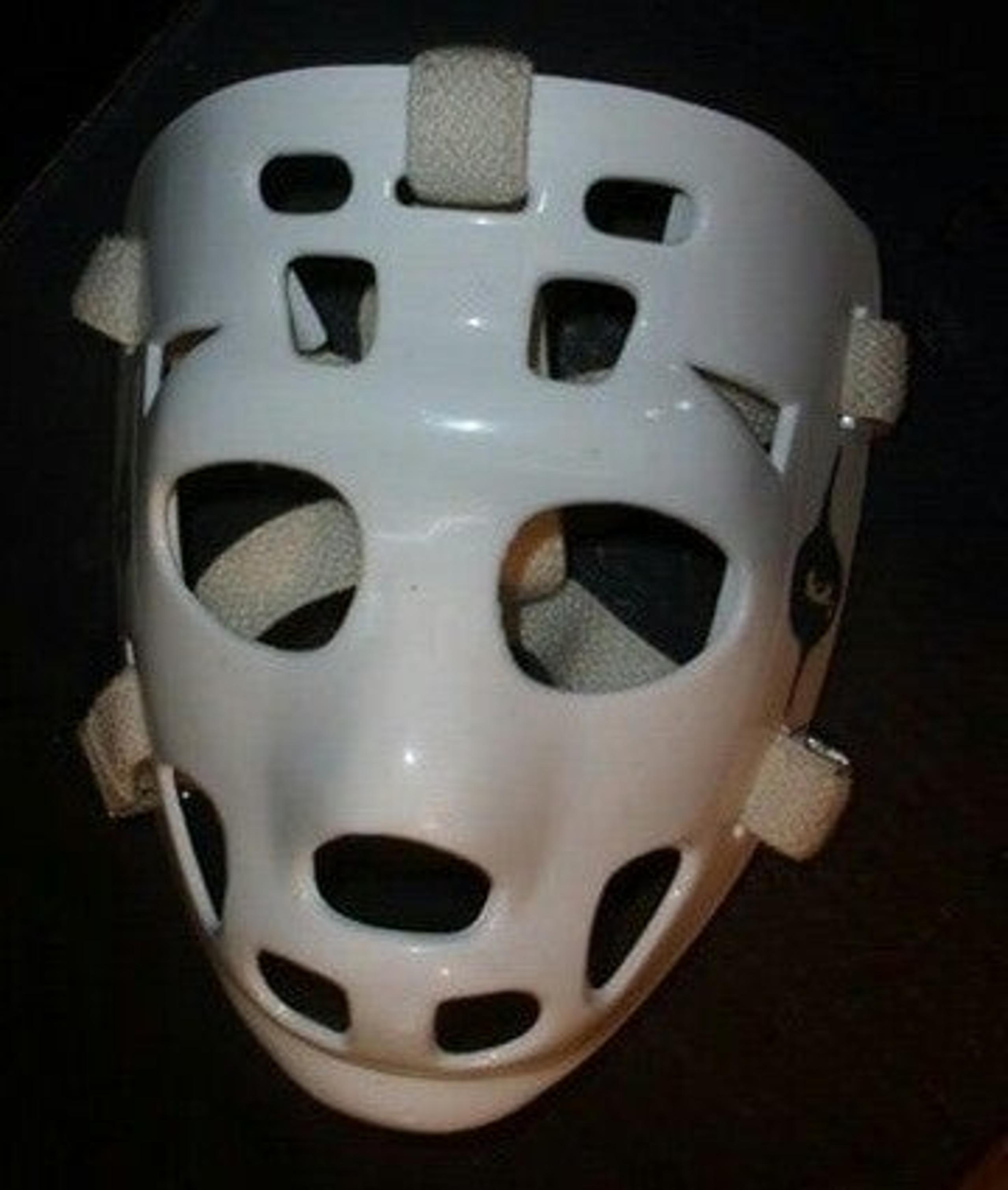 MYLEC BRAND NEW SMALL STREET/FLOOR HOCKEY MASK