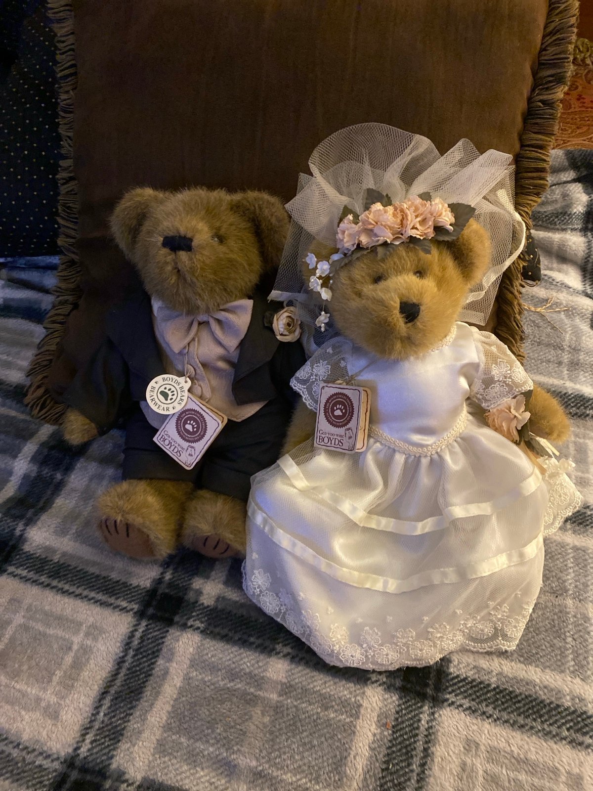 Boyds bears Mr. and Mrs. Everlove with tags
