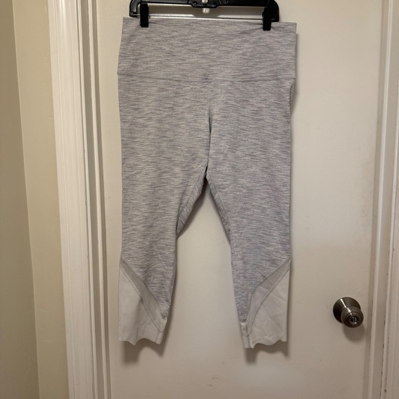 LULU LEMON Heathered Gray Cropped Leggings Activewear Athleisure Sportswear