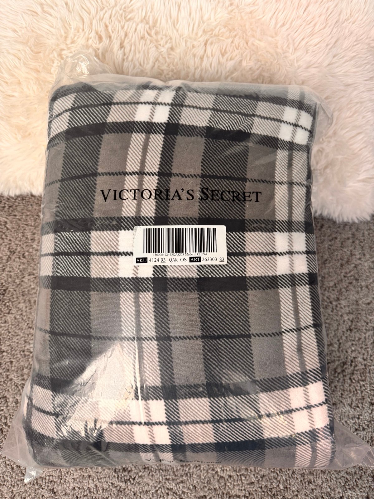 Victoria’s Secret Sherpa Blanket limited edition