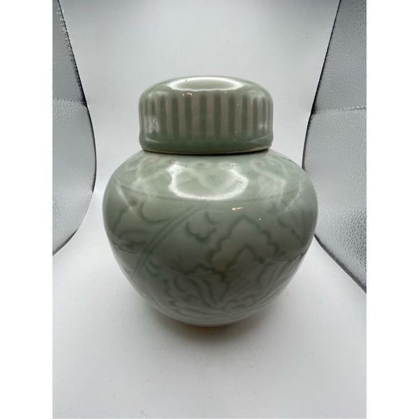 Ginger Jar vintage green pattern