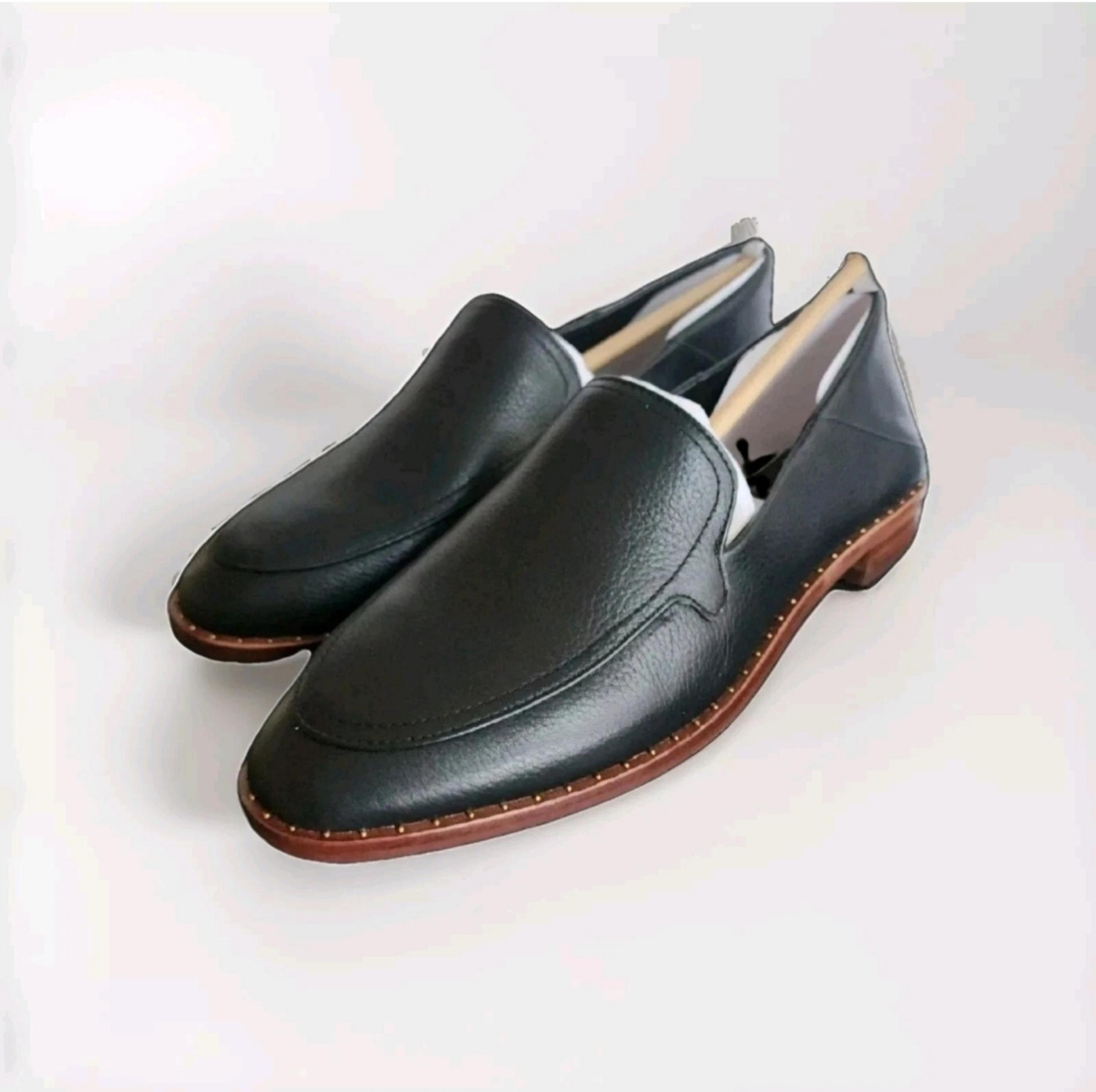 VINCE CAMUTO Women’s Cretinian Black Leather Souffle Lux Loafers Size 8.5 New
