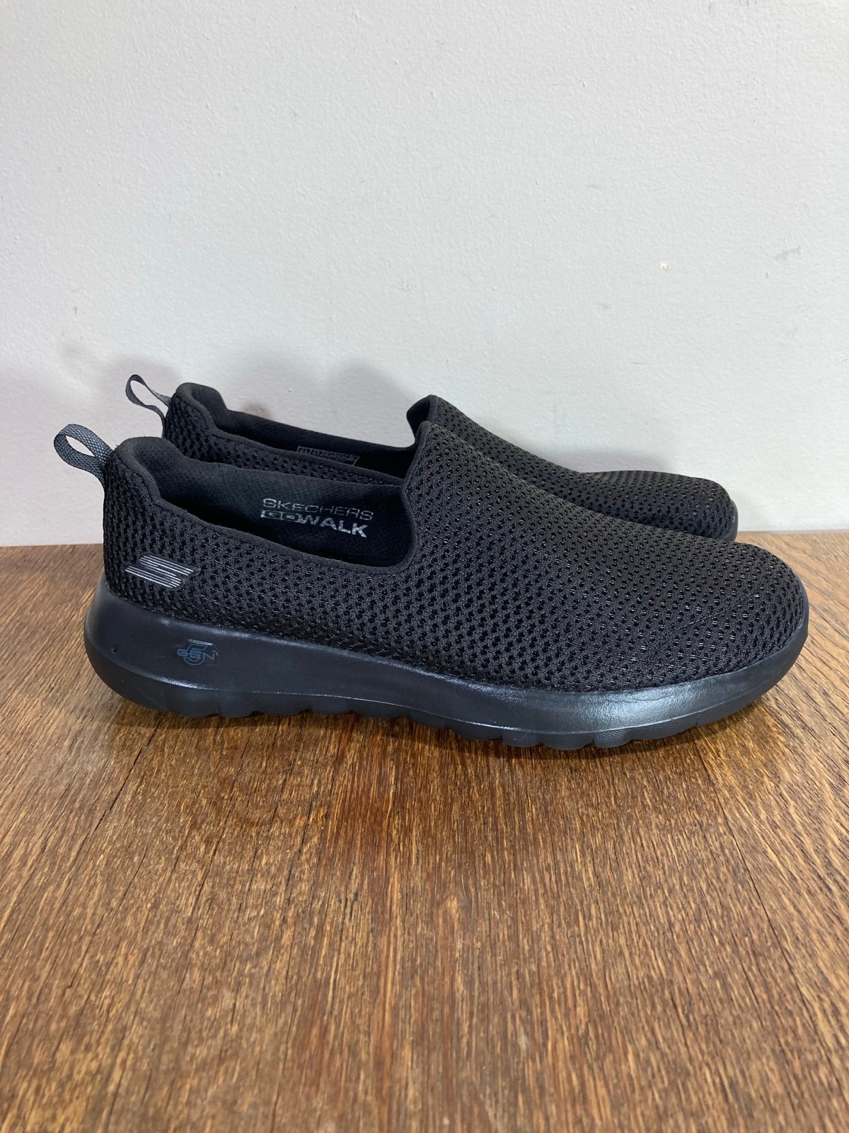 Skechers Go Walk Joy Sneaker Women’s Size 6.5 Black