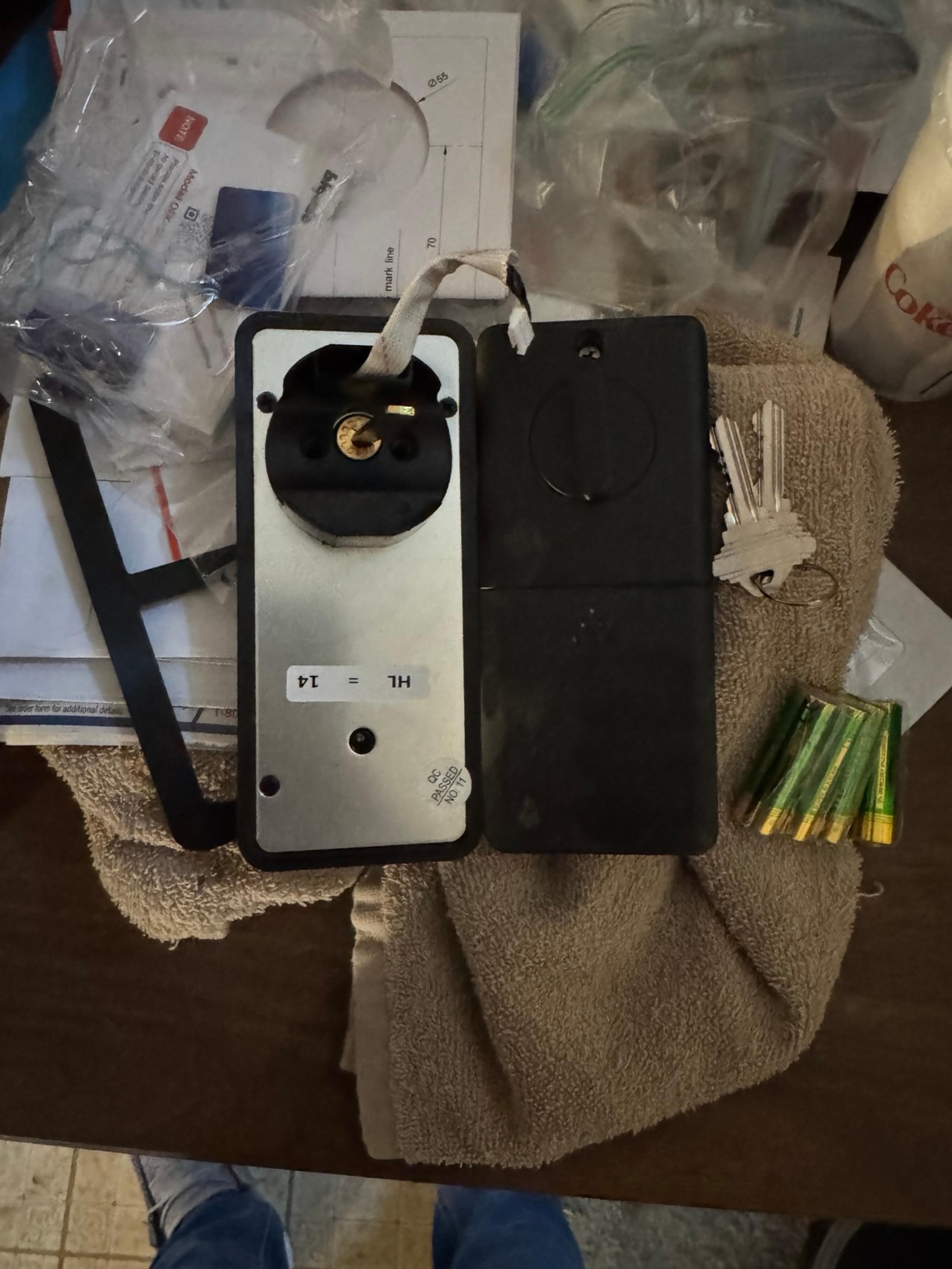 Deadbolt key lock
