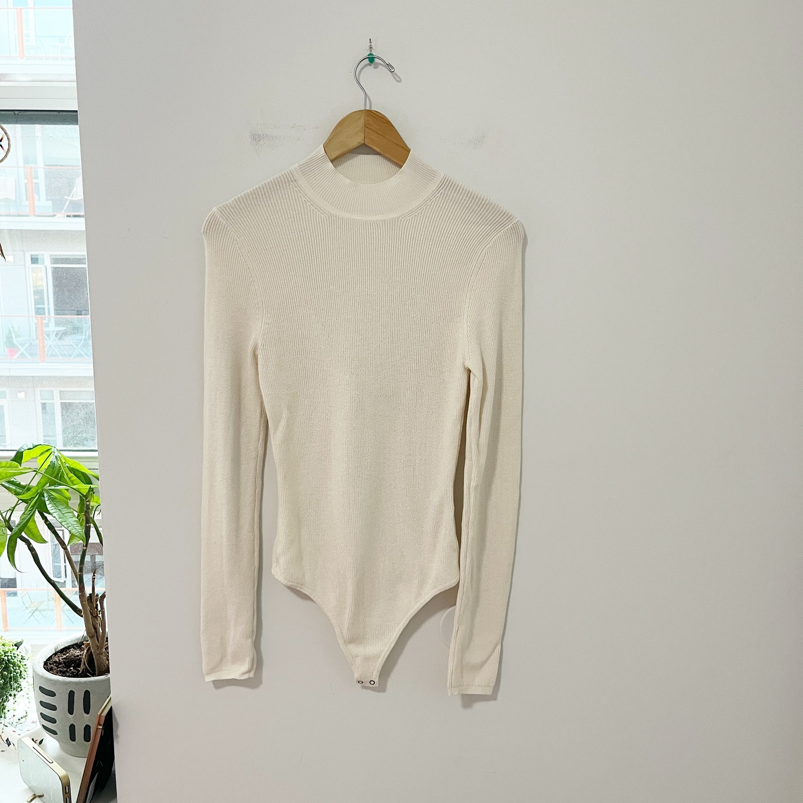 Abercrombie & Fitch White Ribbed Knit Cutout Bodysuit Size Medium