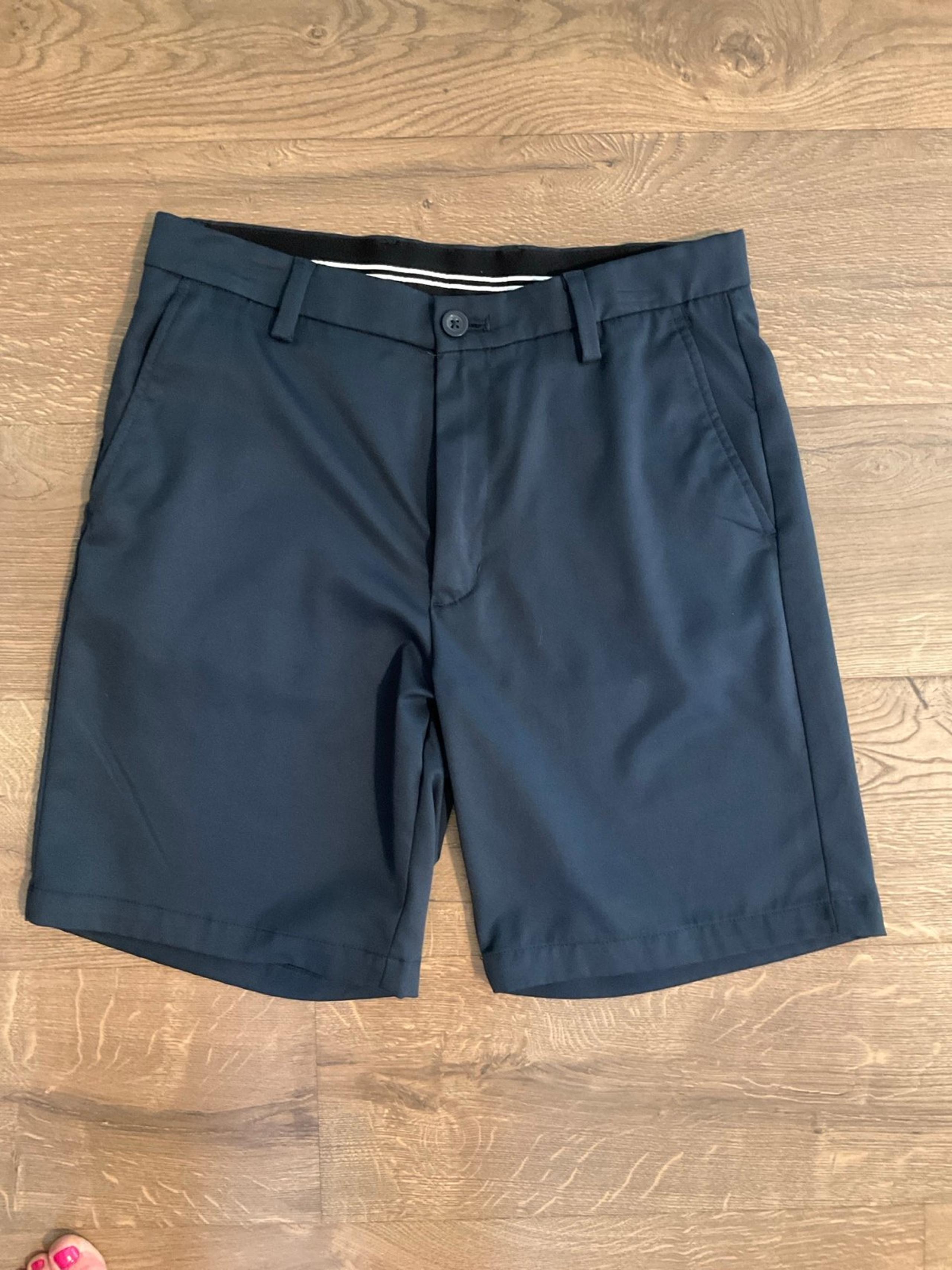 Men’s Amazon Essentials golf shorts, 32”