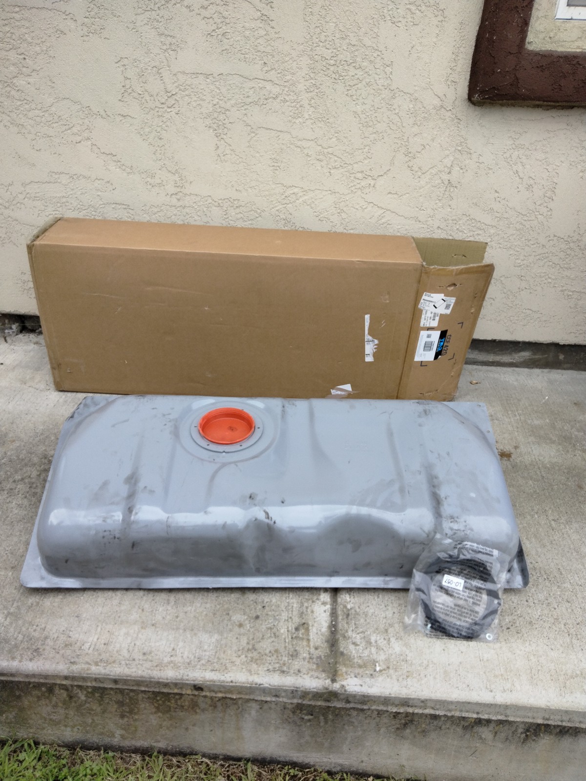2004 Ford Crown Victoria fuel tank