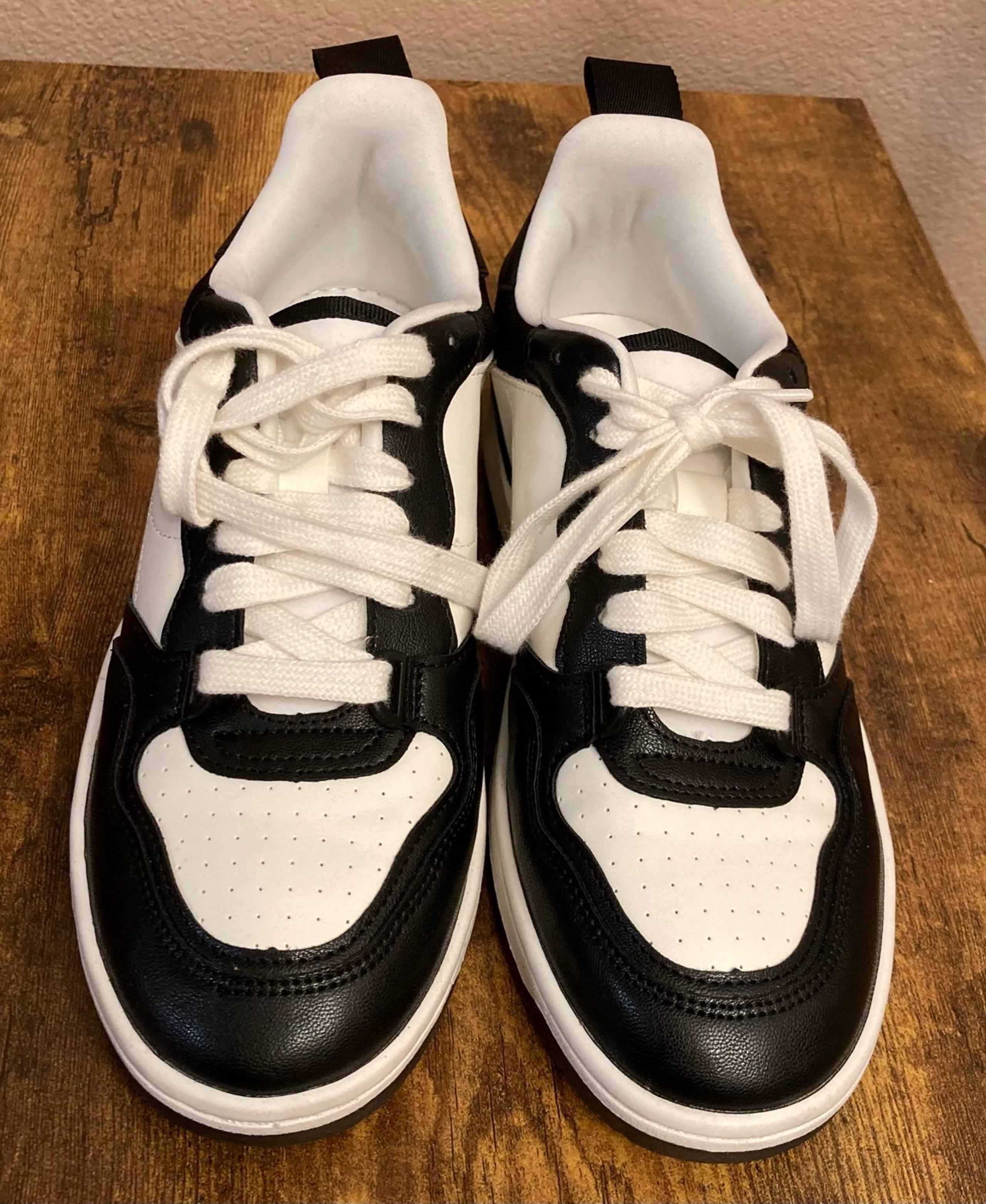 Wild Fable Women’s Netty Fashion Sneaker Black white 
size 8
