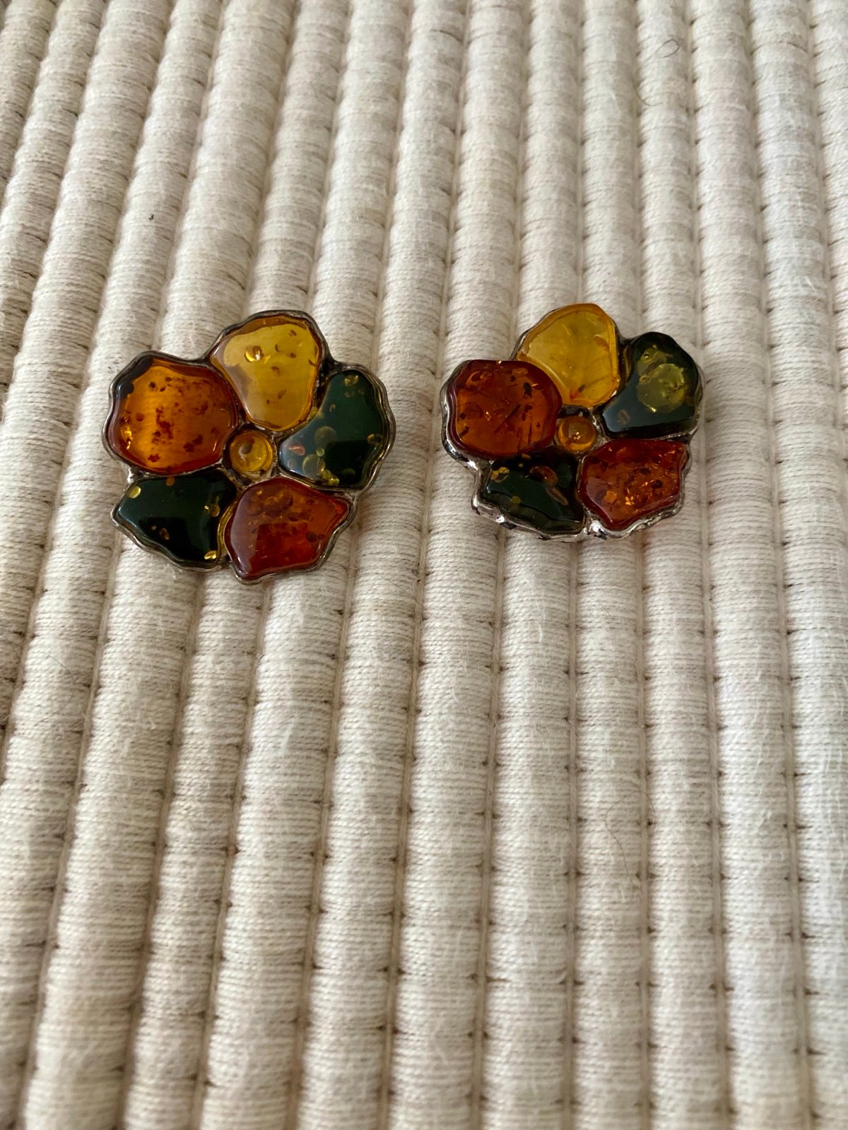 MASTERPIECE GENUINE CARVED FLOWERS BALTIC AMBER 18k GOLD OVER SILVER EARRINGS