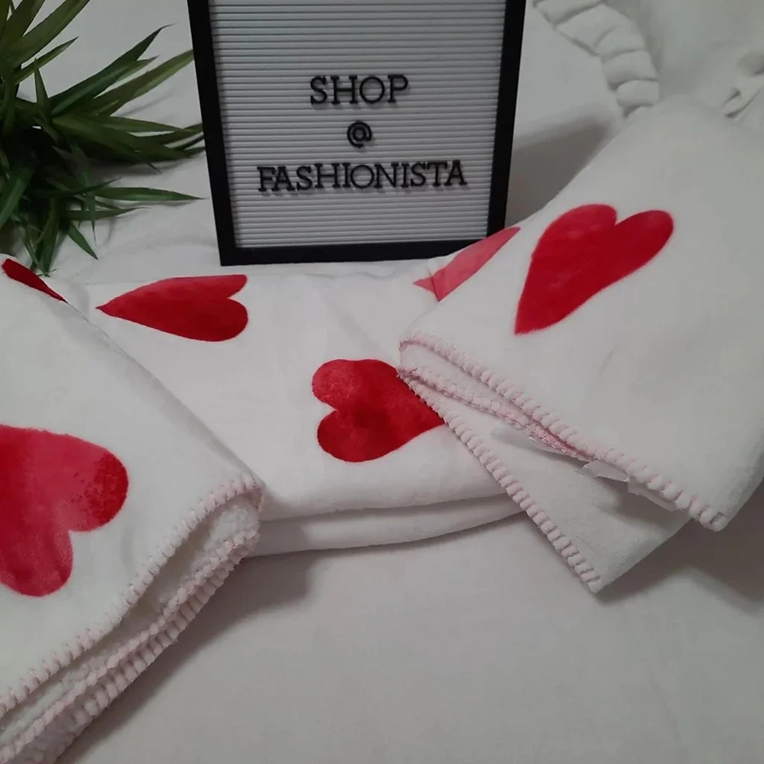 NEW Victoria's Secret Cozy Plush Fleece Heart Blanket