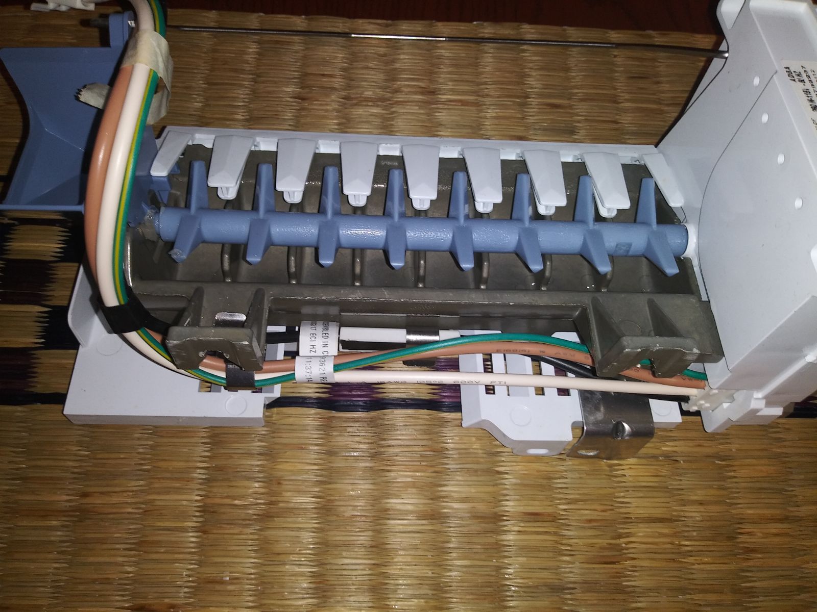 Whirlpool refrigerator ice maker
