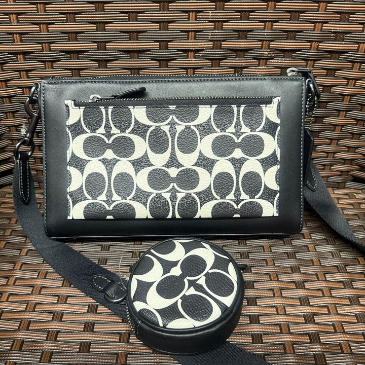 coach Holden Crossbody In Signature Canvas cp192