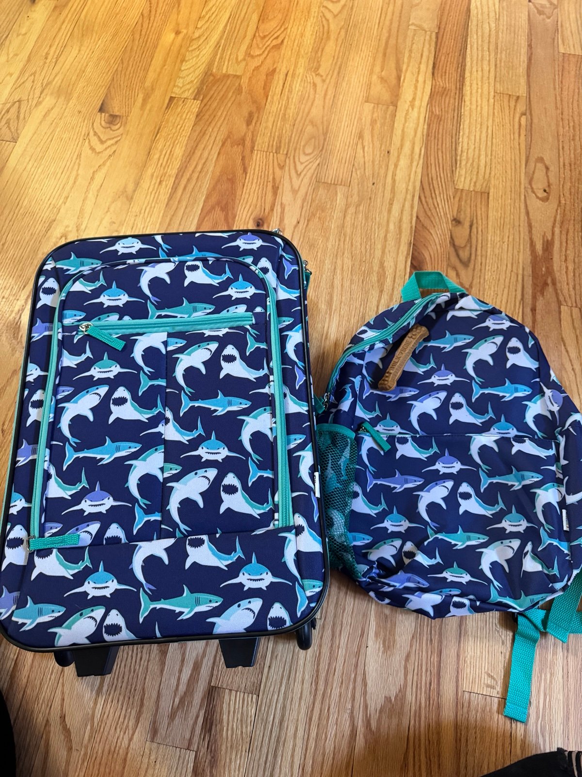2 piece shark luggage suitcase and backpack