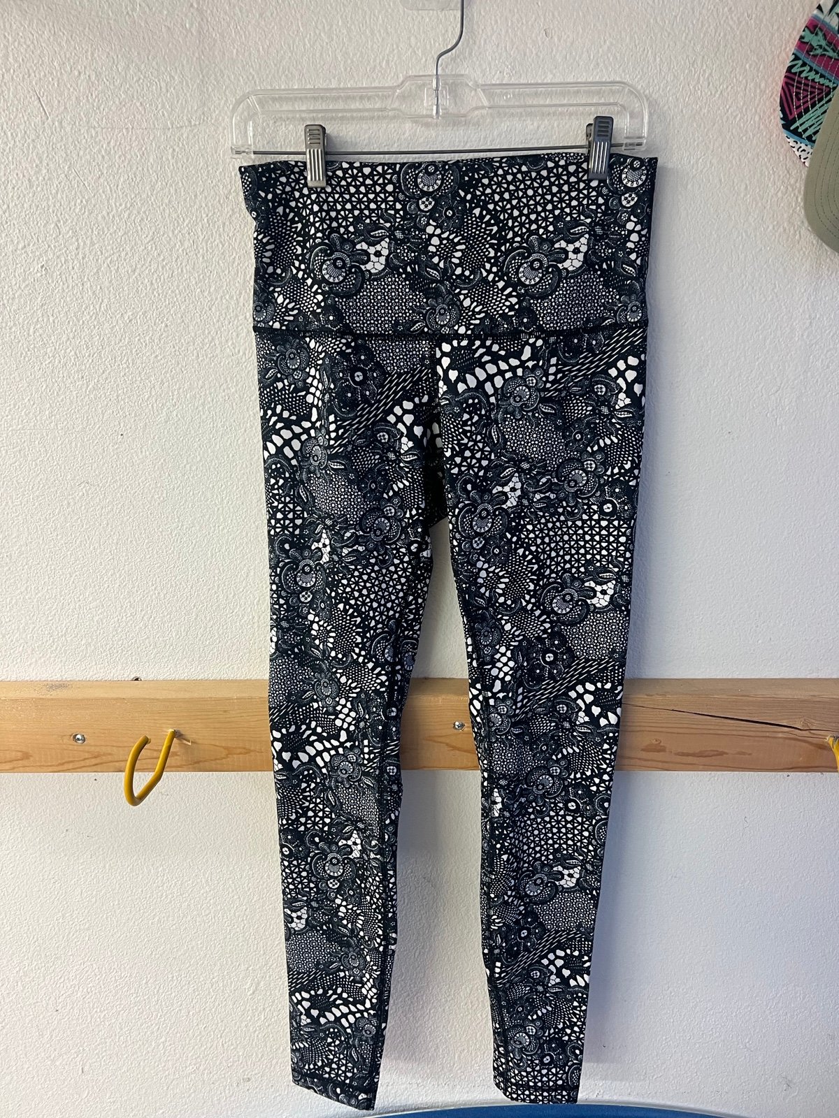 Lululemon leggings size 10