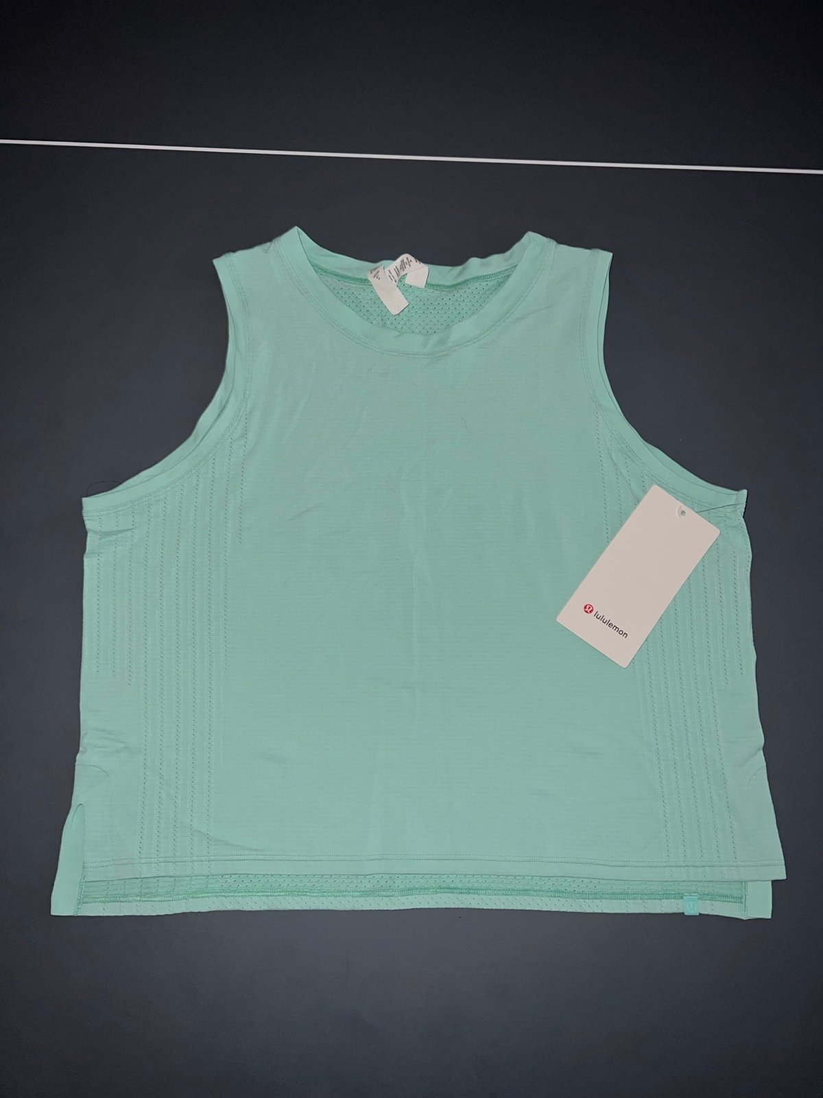 NWT Lululemon license to train cropped tank sz 10
